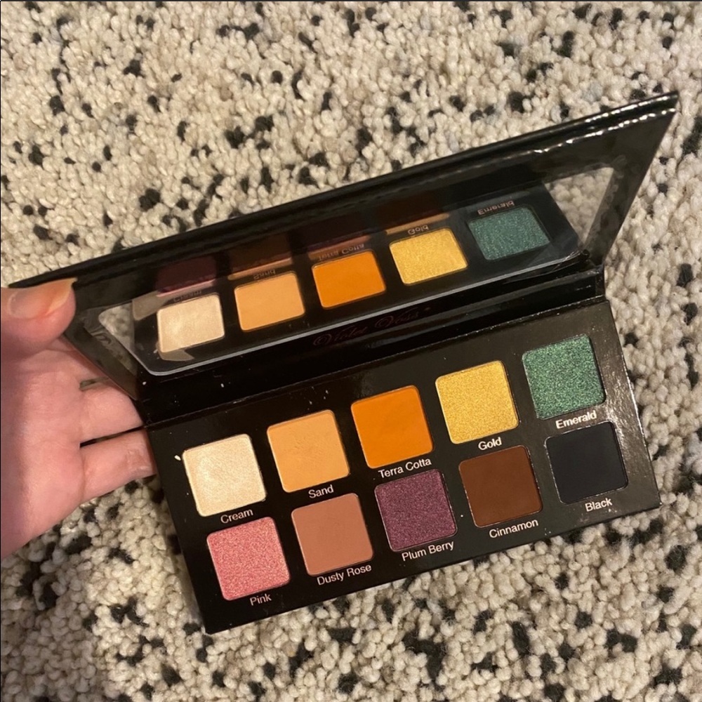 Violet Voss Essentials Palette